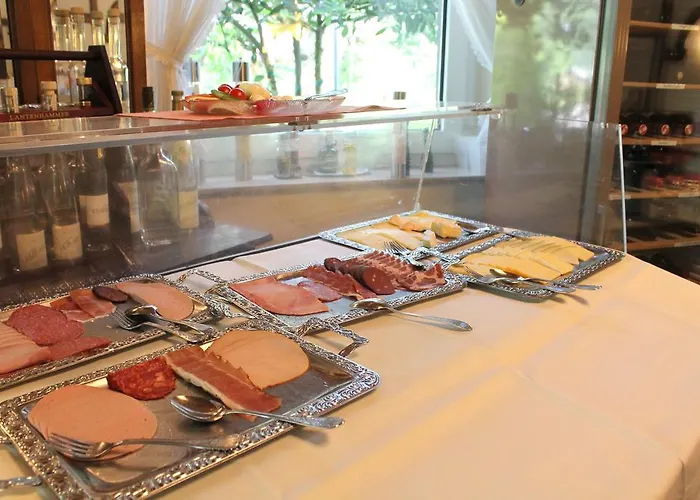 Отель Und Restaurant Eurohof Дуйсбург